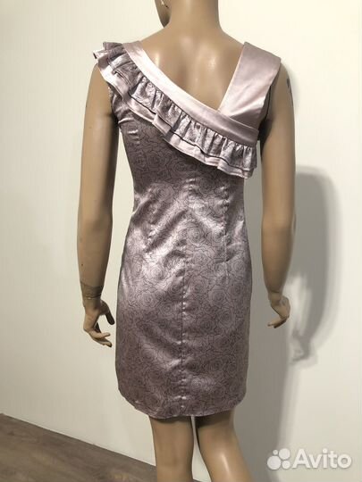 Платье розовое атласное