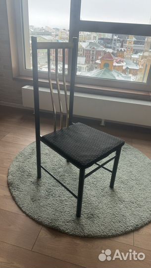 Четыре стула