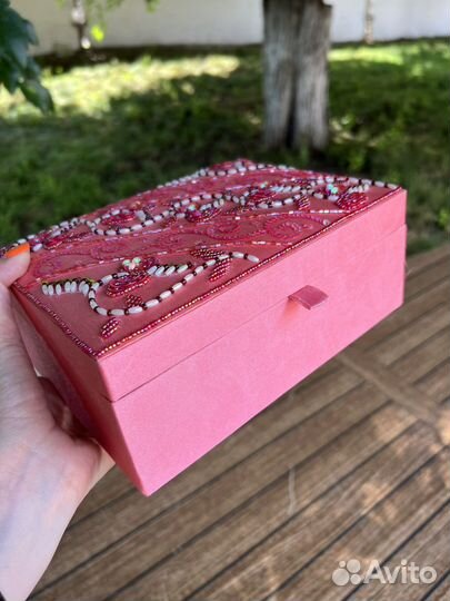 Шкатулка с ручной вышивкой индийская