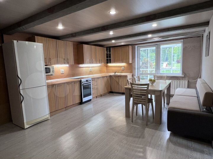 Дом 296,4 м² на участке 18,2 сот.