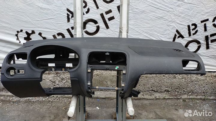 Торпедо Volkswagen Polo