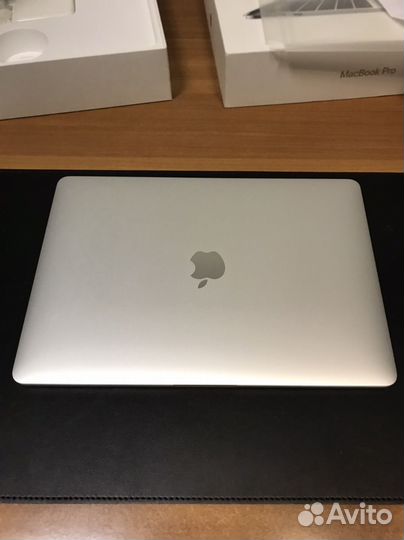 Macbook pro 13 touch bar silver