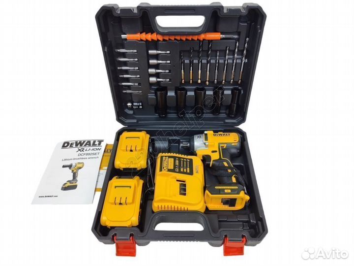 Гайковерт DeWalt с набором оснастки