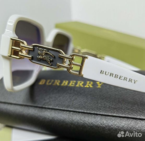 Солнцезащитные очки женские Burberry