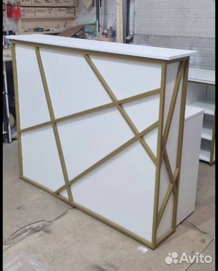 Ресепшен бело-золотой