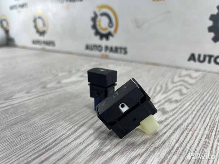 Кнопка Mitsubishi Outlander 4 GM PR