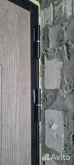 Дверь входная металлическая от застройщика