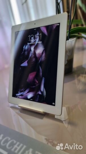 Apple iPad 2 (3G + Wi-Fi) 16Gb