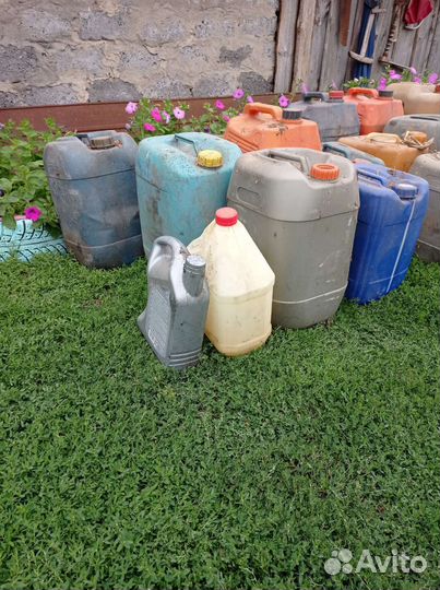 Канистры пластиковые бу 50литров для бензина