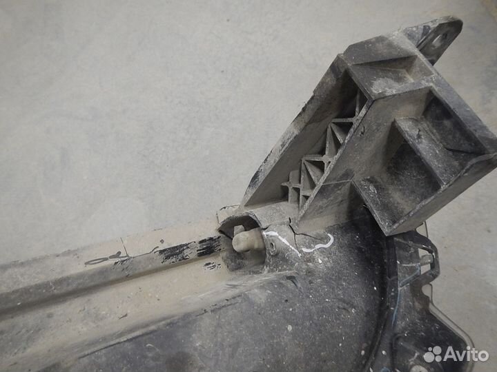 Б/У Фара правая, Mitsubishi (Митсубиси) -L200