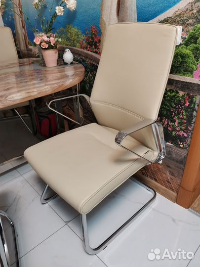 Стулья офисные Sunon (отличное)