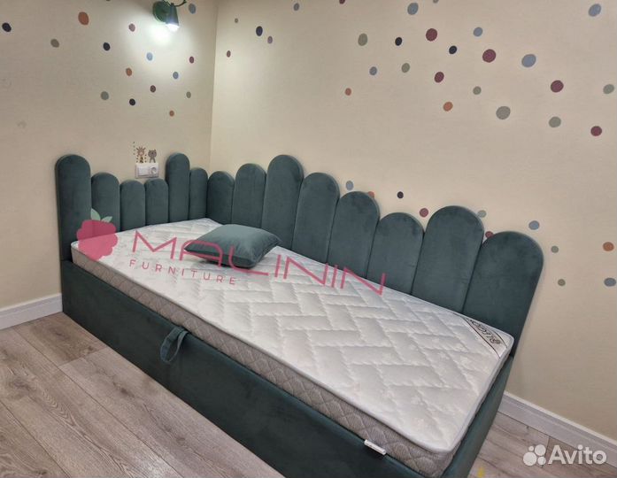 Детская кровать со спинкой и бортиком