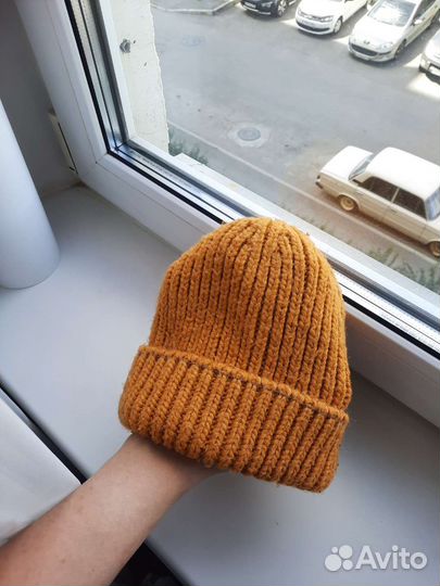 Женская шапка горчичного цвета шерстяная вязаная