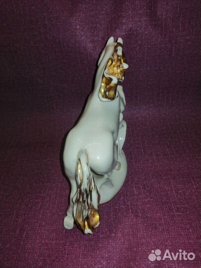 Статуэтка фарфор конь огонь