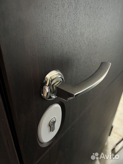 Дверь входная металлическая