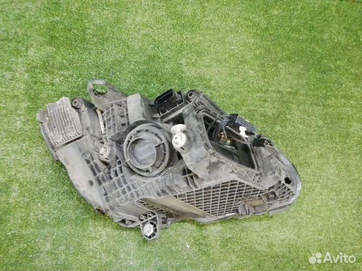 Фара левая Mercedes-Benz C-Class