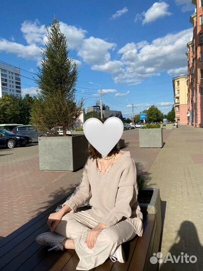 Свитер Bershka женский бежевый