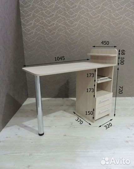 Маникюрный стол