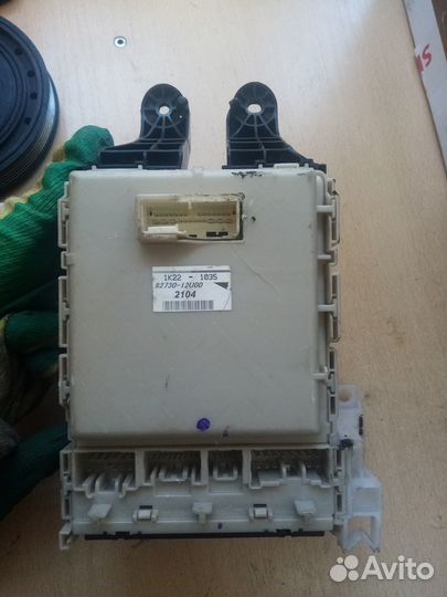 Блок предохранителей салона Toyota Corolla E150