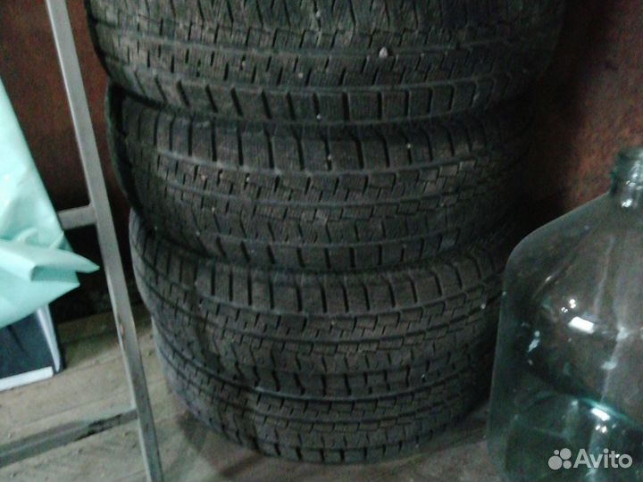 Kapsen SnowShoes AW33 205/65 R16