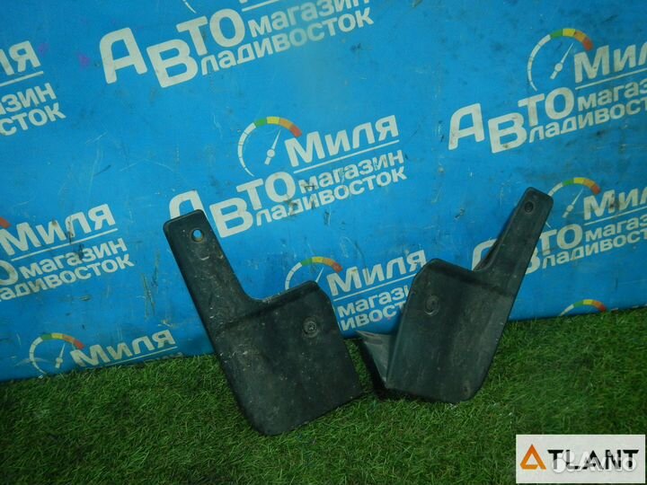 Брызговик задний левый nissan wingroad