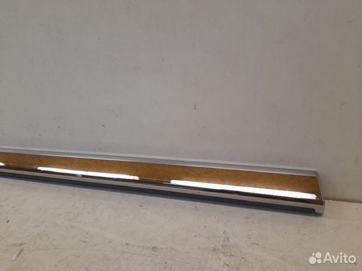 Молдинг двери передний левый Toyota Land Cruiser