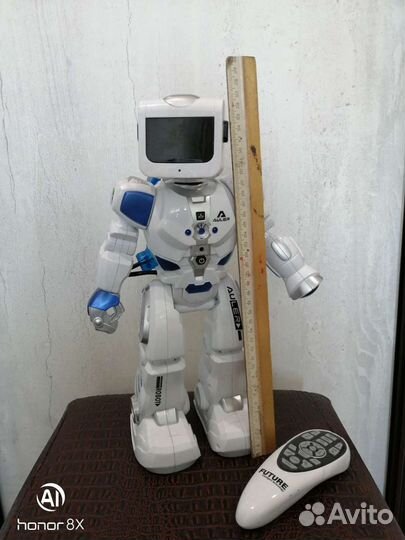 Игрушка робот