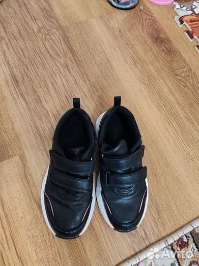 Кроссовки р. 33