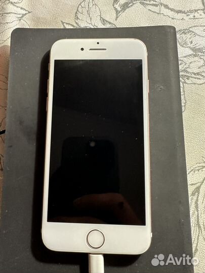 Телефон iPhone 7