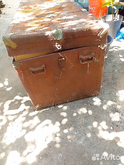 Сундук старинный