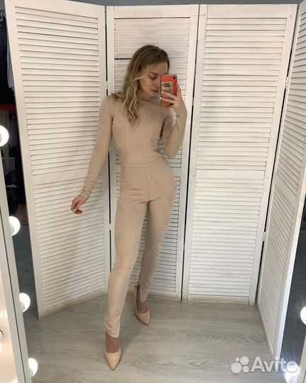 Комбинезон замшевый бежевый по фигуре