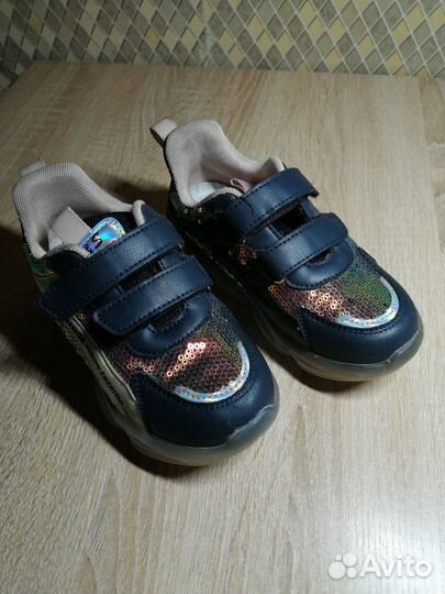 Кроссовки детские 30 рр