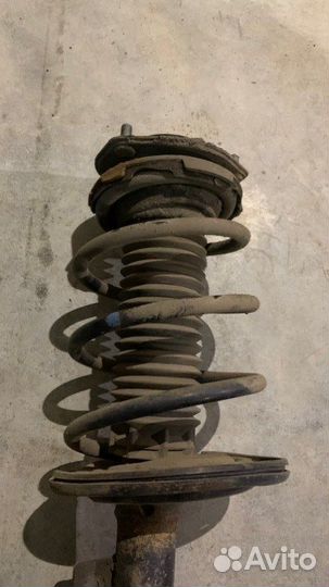 Амортизатор передний правый Toyota Camry V55 2.5