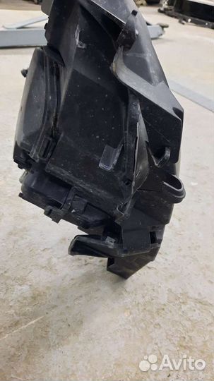 Правая передняя фара BMW 3 e90 ксенон