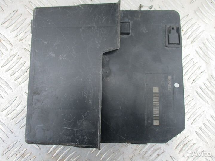 Блок предохранителей Рено Сценик 2