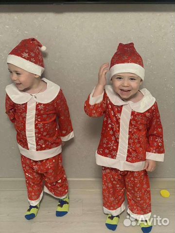 Новогодние костюмы для двойни Санта