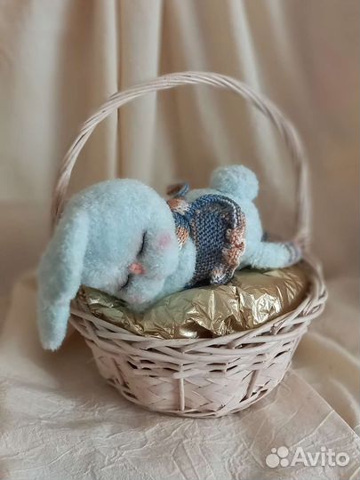 Вязаный зайка - сплюшка