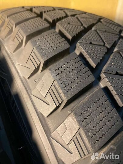 Bridgestone Blizzak DM-V2 235/55 R18 100T