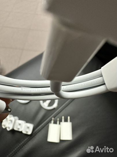 Оригинальная зарядка на iPhone с комплекта