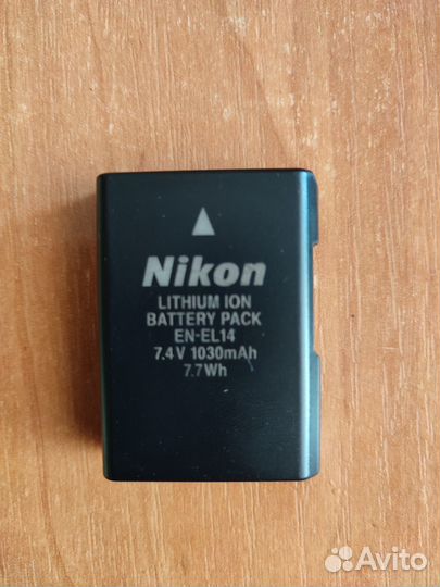 Зарядное устройство и батарея на Nikon d5100