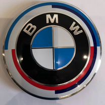 Юбилейная Эмблема BMW голубая с кра�сным радусом