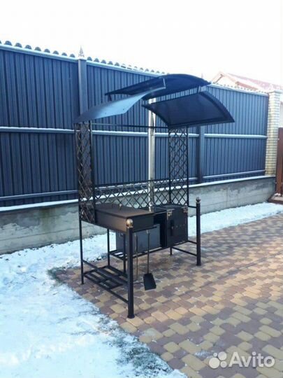 Кованый мангал с крышей и печкой