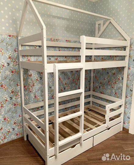 Двухъярусная кровать