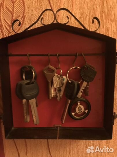 Ключница настенная металлическая