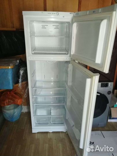 Холодильник бу Indesit