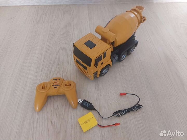 Радиоуправляемая бетономешалка Huina 1333 (1:18)