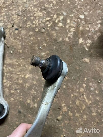 Рычаг передний верхний правый VW Passat B5