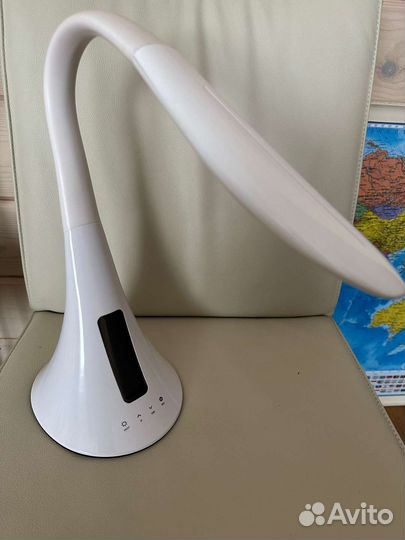 Лампа настольная белая