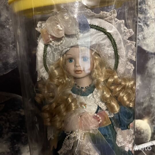 Кукла фарфоровая коллекционная