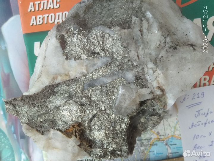 Коллекц.- Пирит с кварцем. Южный Урал.№219